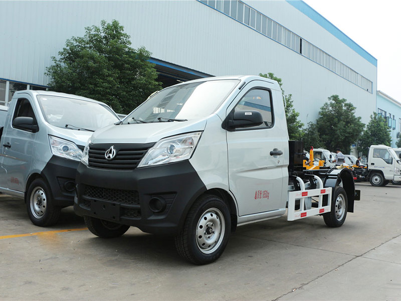 長(zhǎng)安勾臂式垃圾車