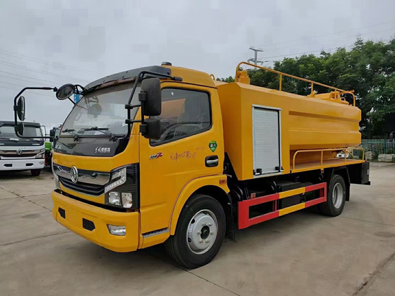 多功能清洗吸污車(chē)產(chǎn)品推薦！現(xiàn)優(yōu)惠直銷(xiāo)?。。?！